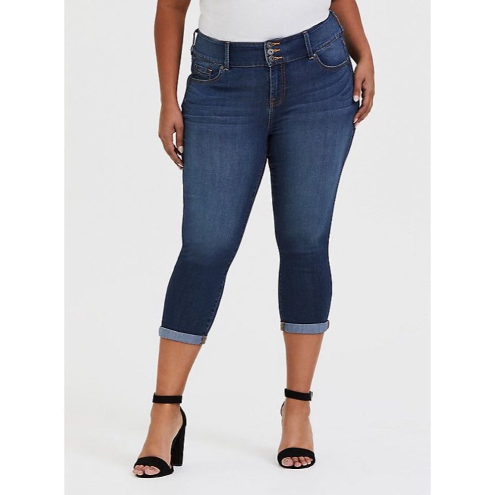 Torrid Crop Jegging Super Stretch Medium Wash
